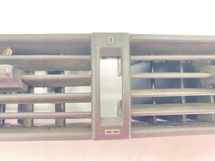 фото №13, Середня решітка повітропровід w панель приладів mercedes w124 sedan купе універсал cabrio