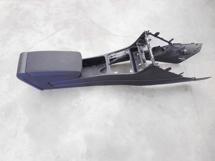 фото №8, Подлокотник туннель vw passat b6 3c материал европа