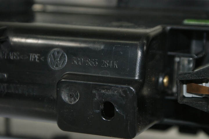 фото №16, Бардачок пепельница передняя w капот volkswagen passat b7 3c0863284k