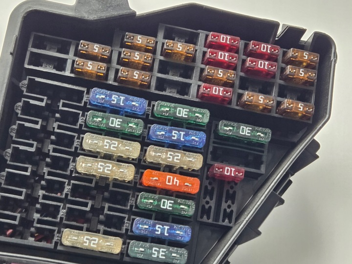 фото №15, Audi a6 c6 8d1941824 коробка предохранителей