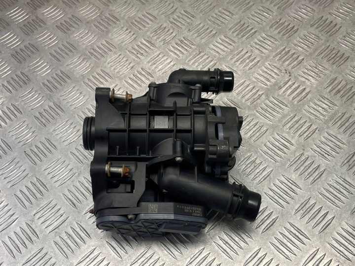 фото №10, Bmw (oem) 8642560 3' g20 корпус термостата термостат