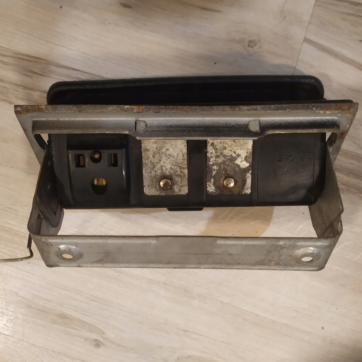 фото №4, Mercedes w123 пепельница перед