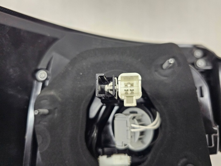 фото №10, Toyota avensis t27 lif t29 sedan лампа зад задняя правая led идеальная 05-43