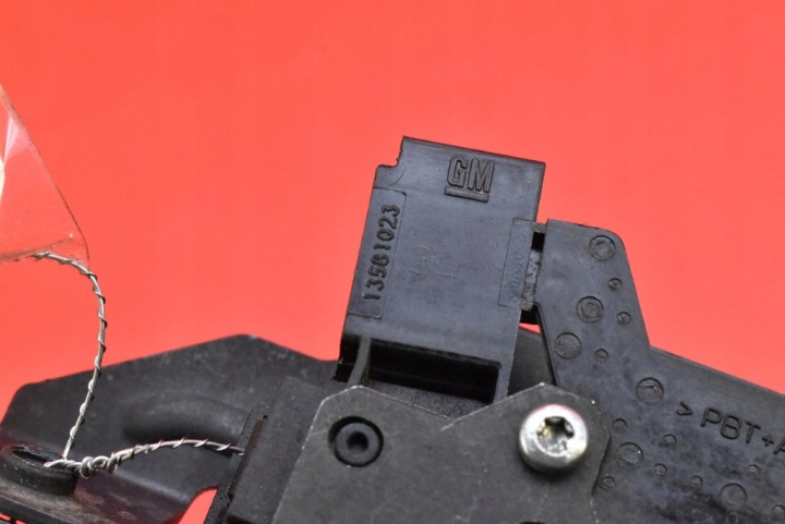 фото №6, Замок кришки зад багажника 13581023 opel astra 4 iv j 5d hb 09-14