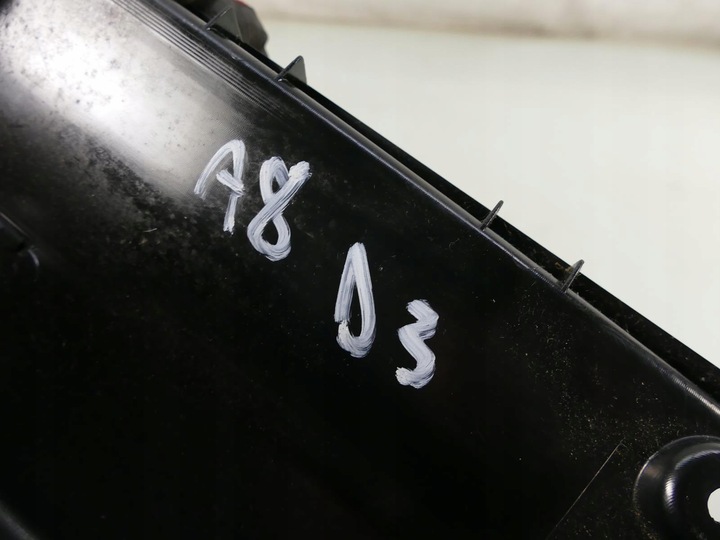 фото №14, Audi a8 d3 рестайлинг защита ремня порога замка зад