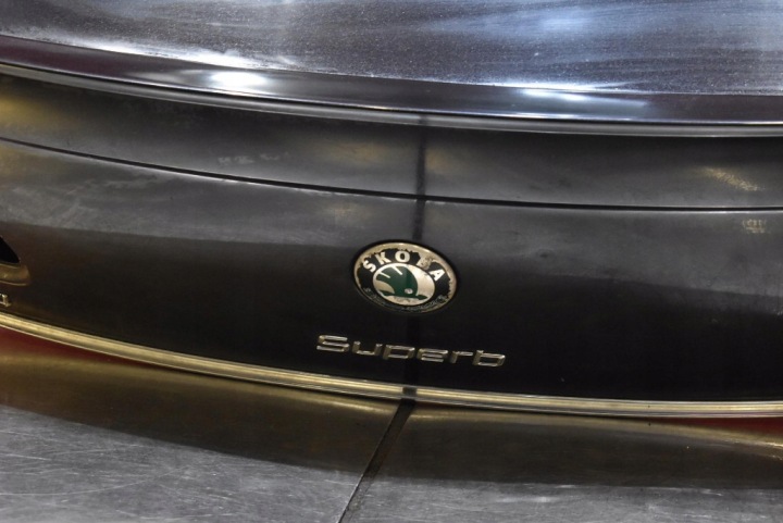 фото №6, Крышка багажника зад задняя чёрная skoda superb 2 ii hb 08-13