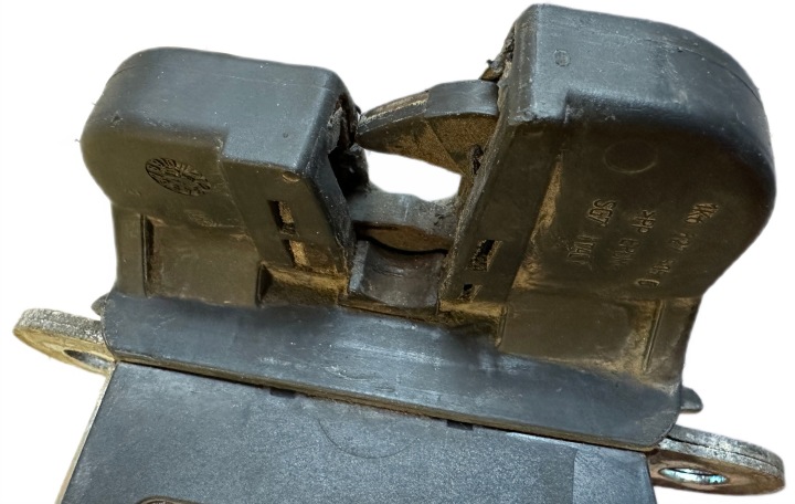 фото №5, Замок кришки багажника vw passat b6 універсал vw golf v 3c9827645a