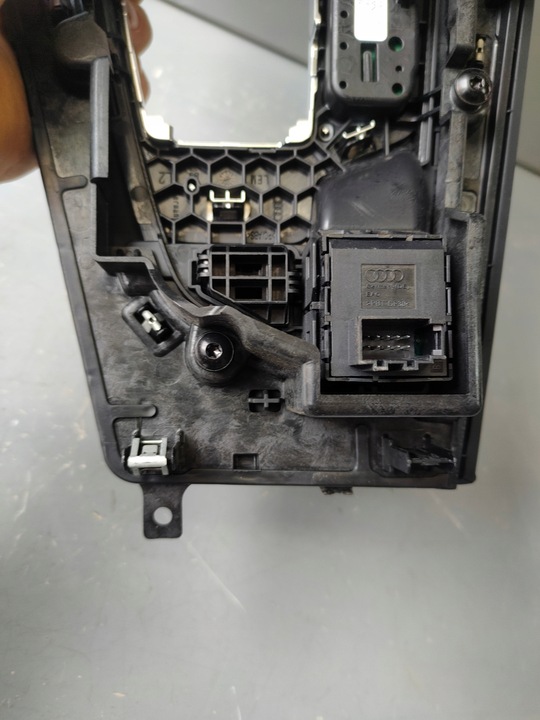 фото №9, Audi a4 8w b9 рамка панель mmi середній гальмо ручний 8w0862533a 8w1864261c