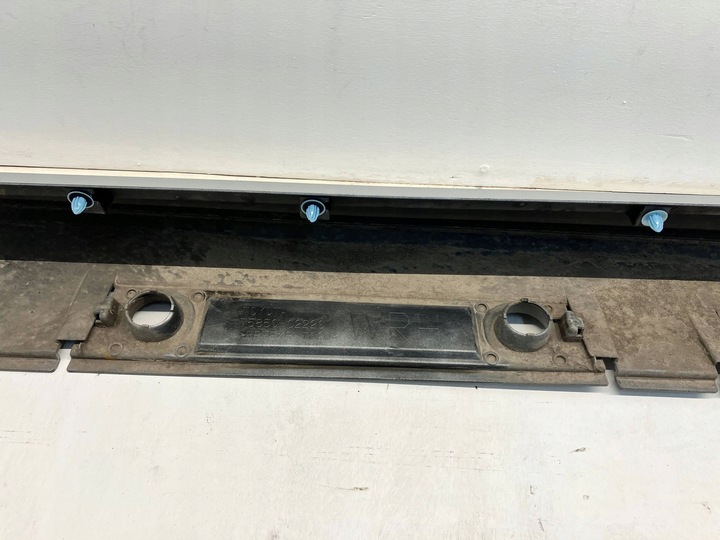 фото №10, Corolla e21 универсал порог защита пороговая наружная планка правая 1j6 царапины