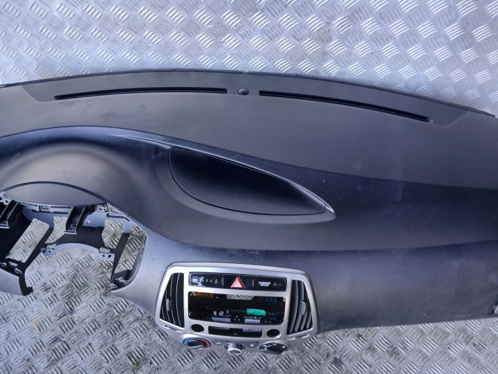 фото №11, Hyundai i20 i рестайлінг торпедо роздавальна капот pulpit air bag ремені 12-14