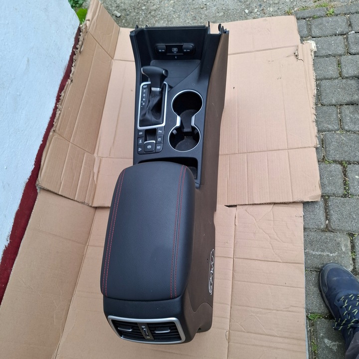 фото №5, Kia sportage iv 4 рестайлінг 18-21 тунель середній панель червона nic зарядний пристрій