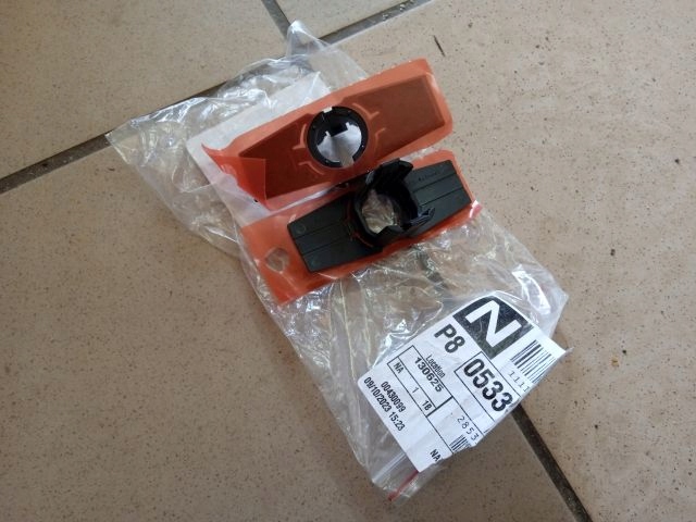 фото №1, Nissan leaf ii крепление датчик pdc передние перед оригинал.