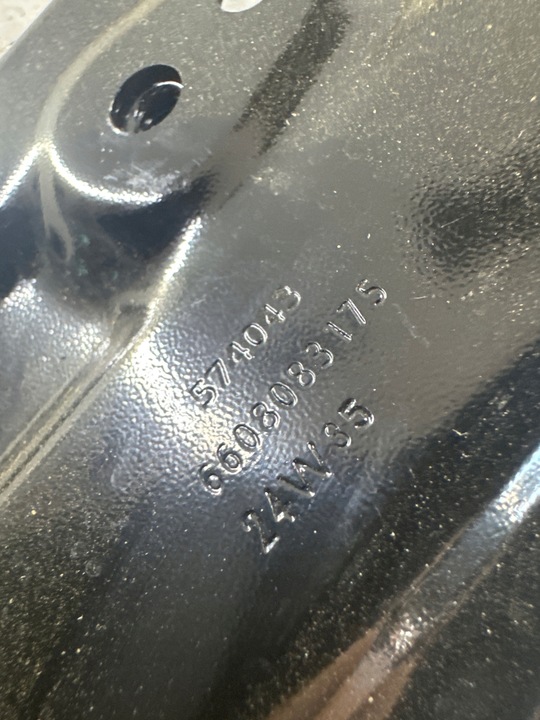 фото №13, Volvo ex30- кронштейн кріплення балка ременя перед