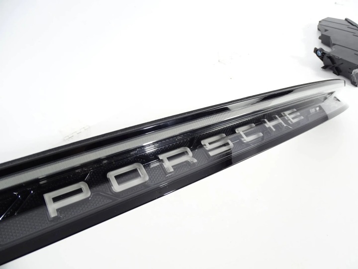 фото №8, Лампи зад комплект porsche taycan 9j0 база 9j0945082p