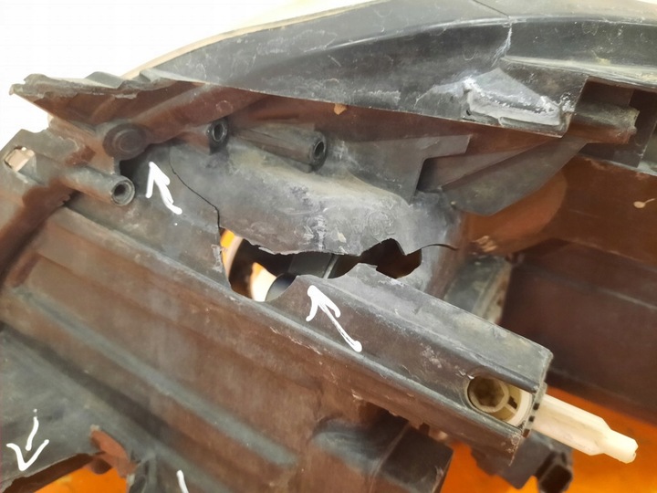 фото №8, Toyota auris 06-09 лампа правая перед фара правые переднее 81110-02470