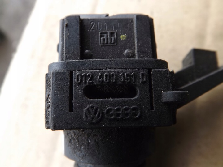 фото №5, Audi 80 a4 b5 vw passat b5 датчик швидкості обертальної колеса 012409191d