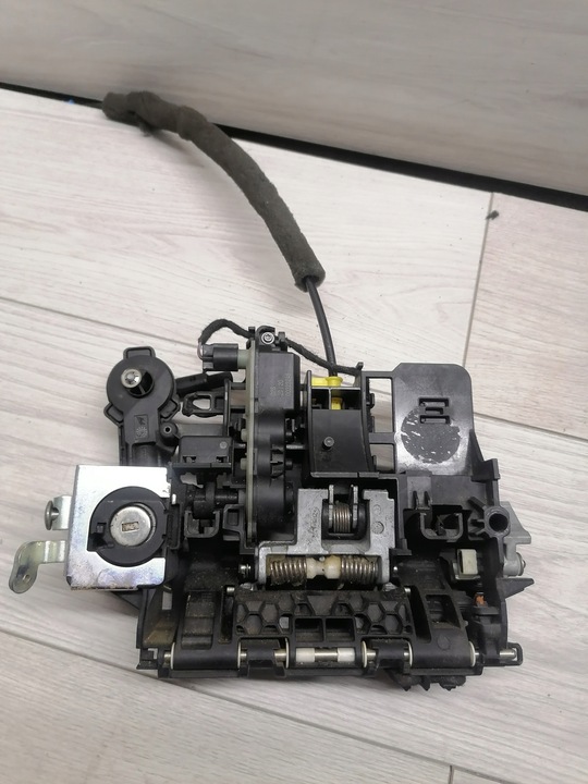 фото №5, Porsche taycan замок дверь левый перед 9j1837885