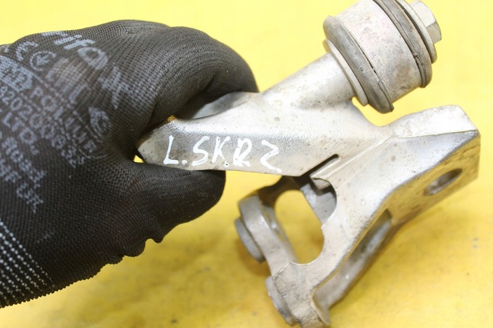 фото №7, Лапи поддержка коробки a8 d3 4.2b bfm