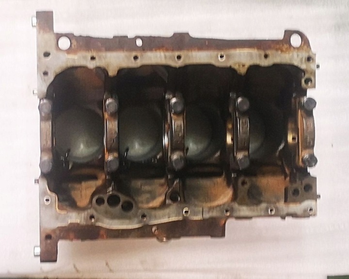 фото №6, Блок  двигуна vw 2.0 8v 06a121f