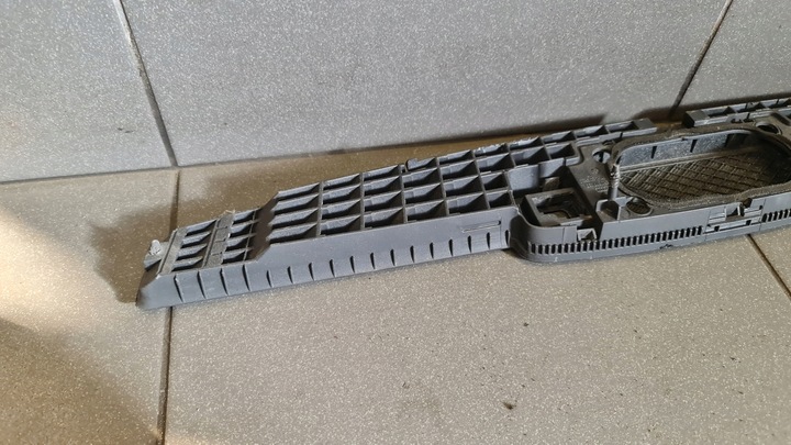 фото №7, Решётка воздуховод верхняя средняя audi a3 8p 8p0819635