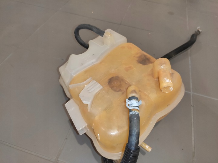 фото №10, Jeep cherokee liberty kk 2.8crd nitro бак расширительный оригинал