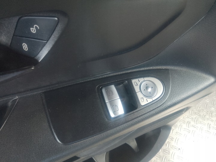 фото №5, Vito 447 15- боковина оббивка двері ліва