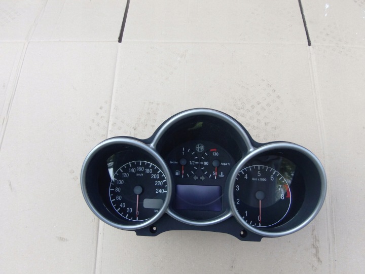 фото №8, Спідометр  735374413 alfa romeo 147 2.0 benz t.spark 140 tys km європа
