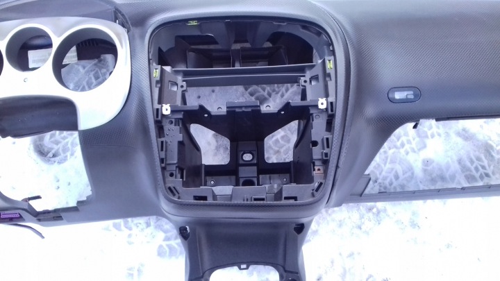 фото №8, Торпедо роздавальна консоль seat toledo iii 04-