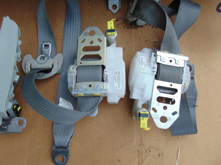 фото №8, Консоль подушки подушка toyota prius iii 2009- оригинал европа