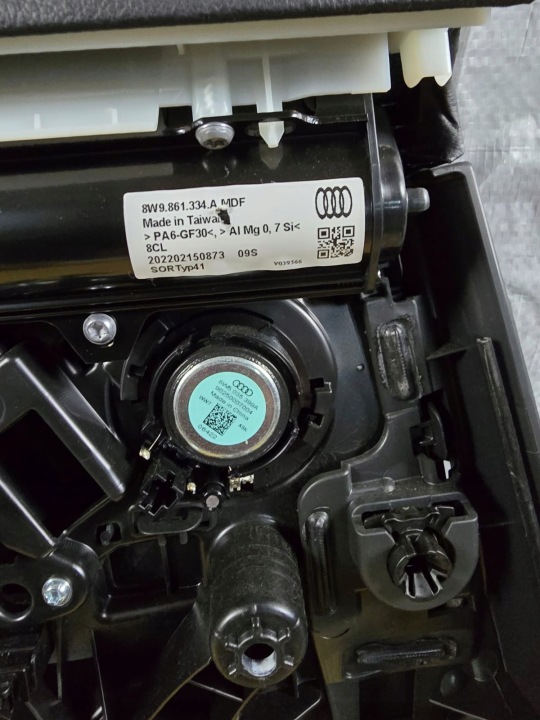 фото №11, Дверна карта (обшивка) права зад audi a4 8w b9 8w0867488