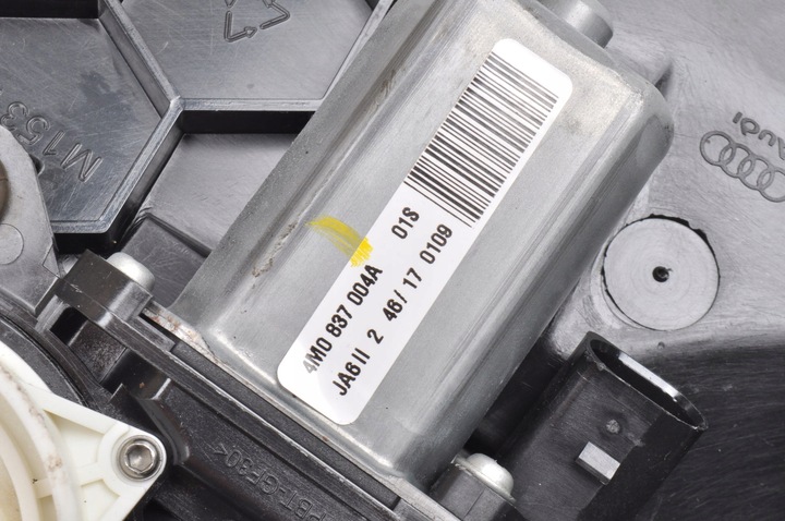 фото №8, Bentley bentayga audi q7 доводчик дверь правый зад задний 4m0837004a