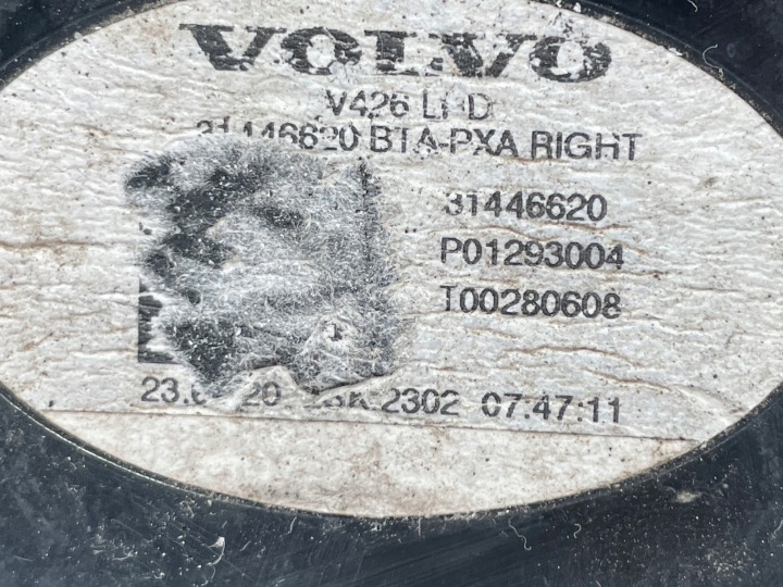 фото №10, Volvo xc60 ii фара зад задняя w крышка багажника левая 31446617 правая 31446620