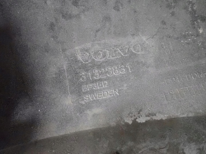 фото №16, Volvo v60 i s60 ii рестайлінг 13-18 бампер перед розпилювач 31323831