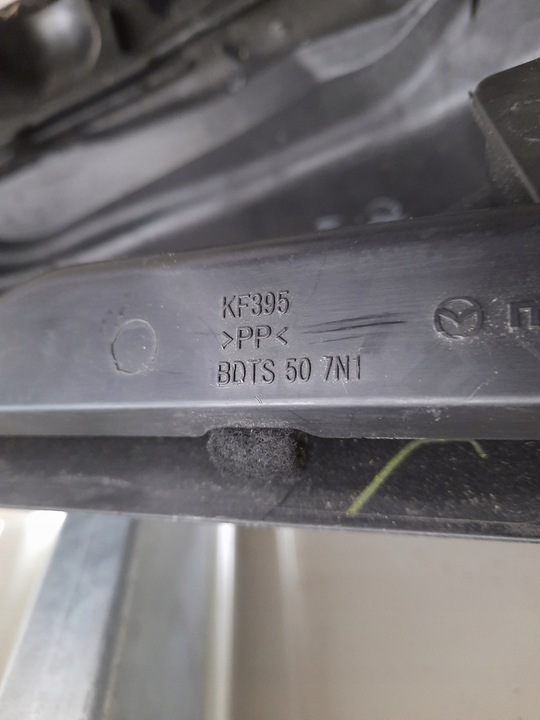 фото №9, Mazda 3 iv sedan 19- панель под лобовым стеклом пластиковый bdts507n1 usa