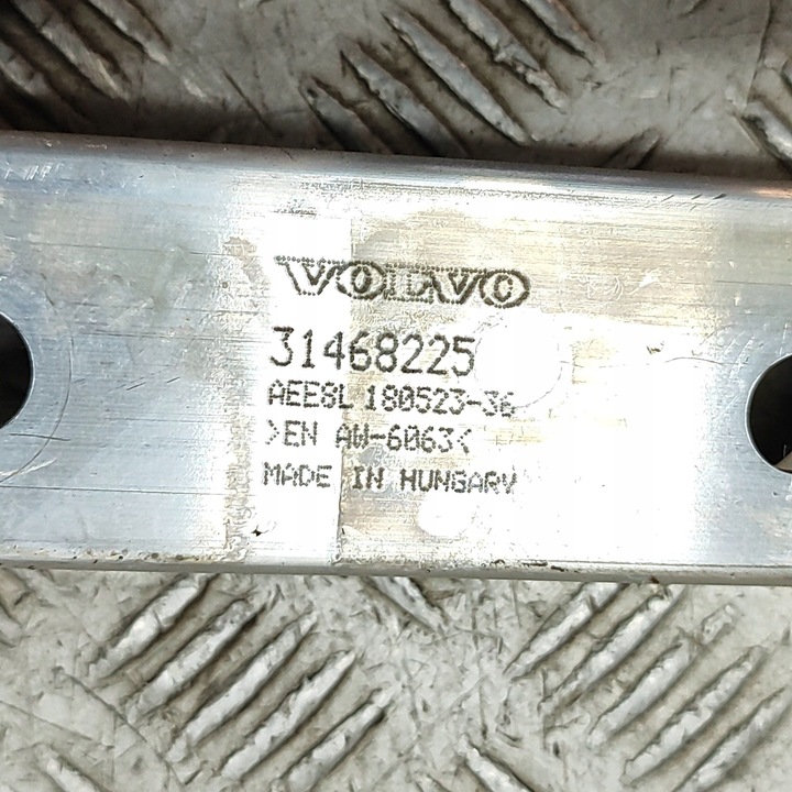 фото №6, Volvo v60 2019 панель кронштейны радиатор / верх