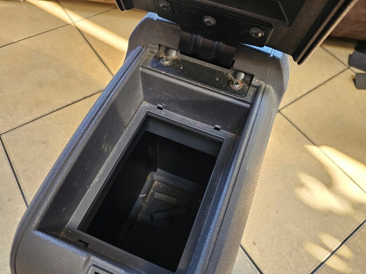 фото №6, Підлокітник ford focus c-max eu 05'