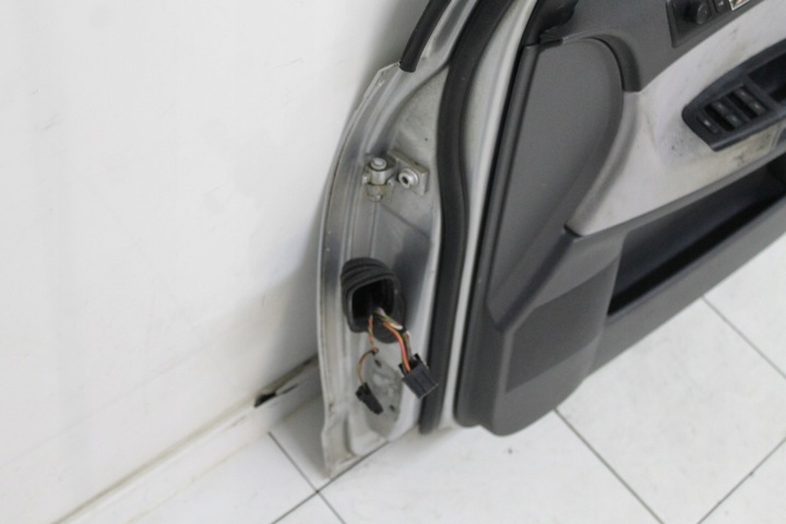 фото №14, Двері праві перед праві передні volkswagen vw polo 9n cross 2001r- la7w