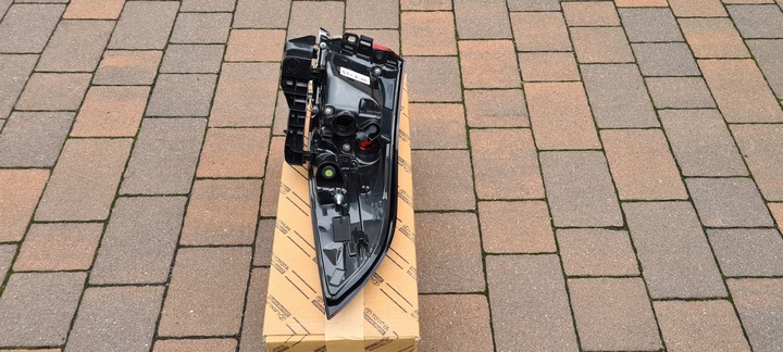 фото №10, Лампа задняя левая toyota corolla e21 sedan 19 - r. оригинал