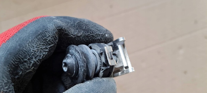 фото №8, Q3 83a винт регулирующая лампы перед 4g8806305