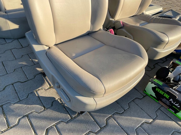 фото №9, Toyota avensis t27 рестайлінг універсал сидіння шкіра салон прокладка duńczyka ремені