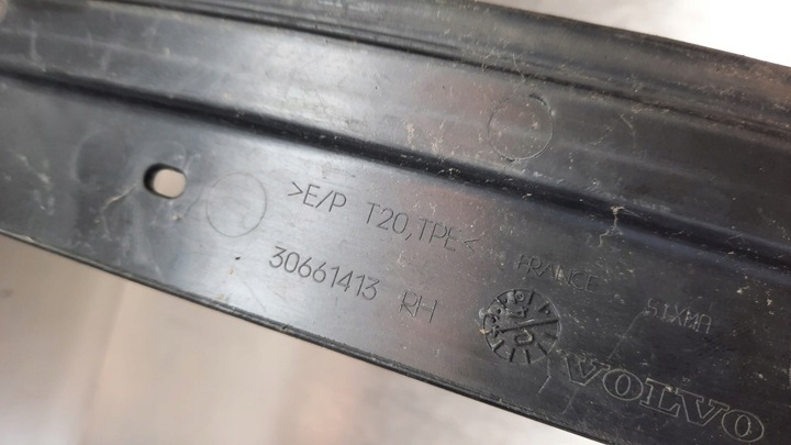 фото №8, Планка прокладка обтікач двері правий перед 30661413 volvo v50 04-12r