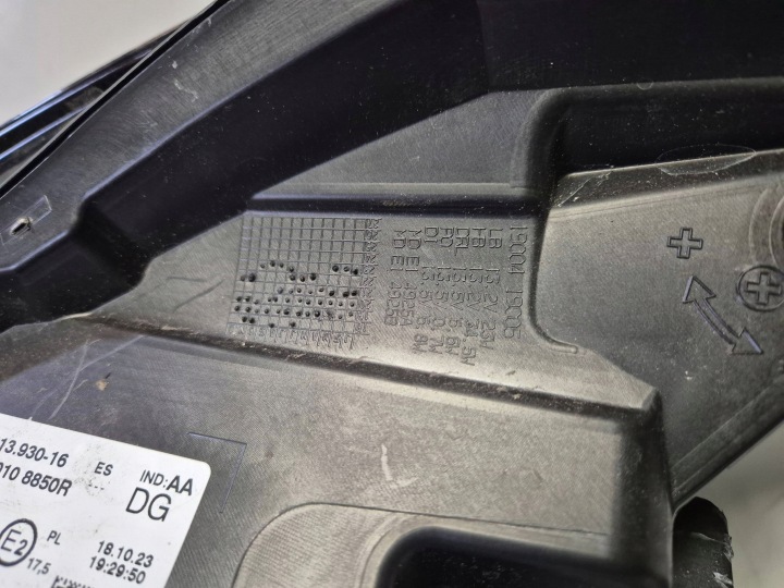 фото №11, Повреждённая фара передняя правая renault captur ii 260108850r