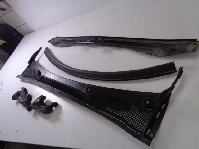 фото №1, Панель под лобовым стеклом комплект renault clio v 1.5 dci 19-