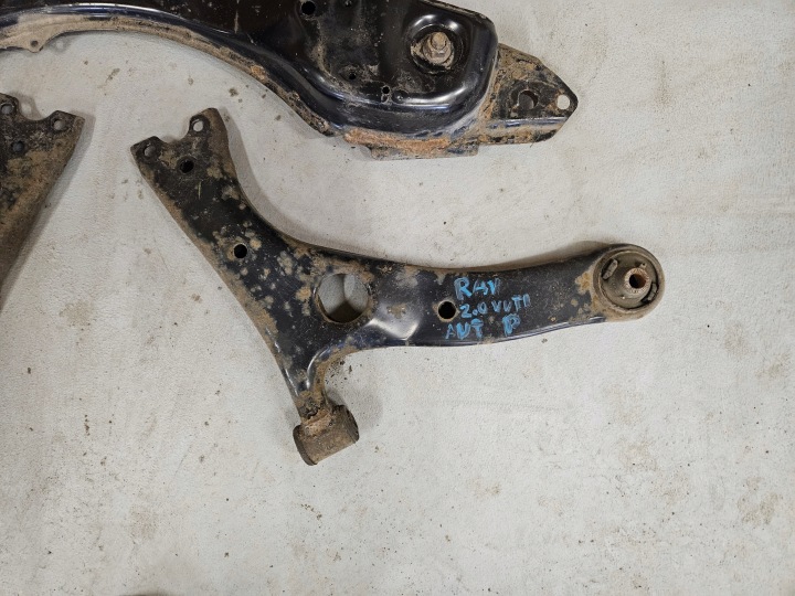фото №5, Toyota rav4 00-05 підрамник ричаги гвинти комплект оригінал