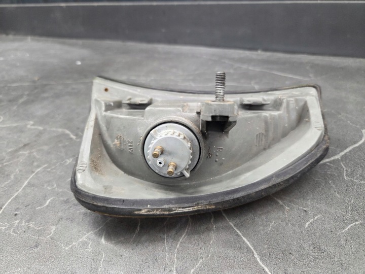 фото №8, Поворотник правое mercedes w123 универсал 85r hella