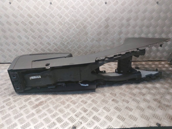 фото №8, Туннель средний подлокотник vw passat b6 3c0863319s 3c1863241bp 3c0858329a