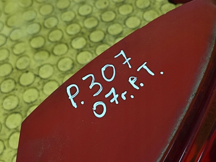 фото №12, Peugeot 307 фара праве зад 557674