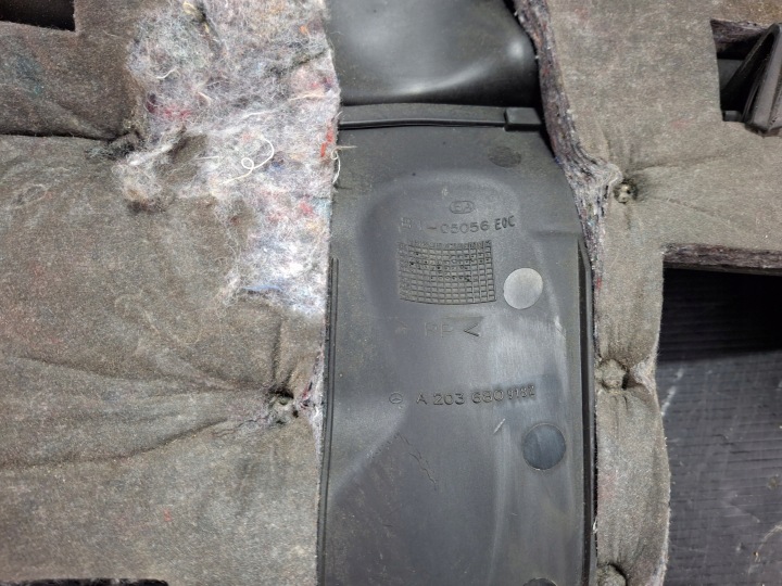 фото №6, Mercedes w203 захист консолі pod кермо a2036809182