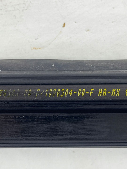 фото №9, Tesla модель 3 права сторона планка /прокладка скла двері задніх 109050400f