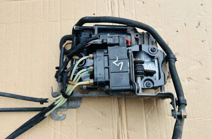 фото №8, Компрессор распределитель подвески wabco mercedes c w205 a0993200004